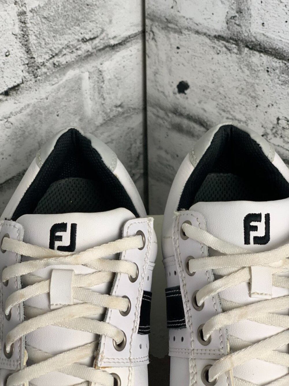 Footjoy Golf Shoes Mens 9.5 M White Black Gray Contour Casual Spikeless Outdoors - Picture 6 of 10